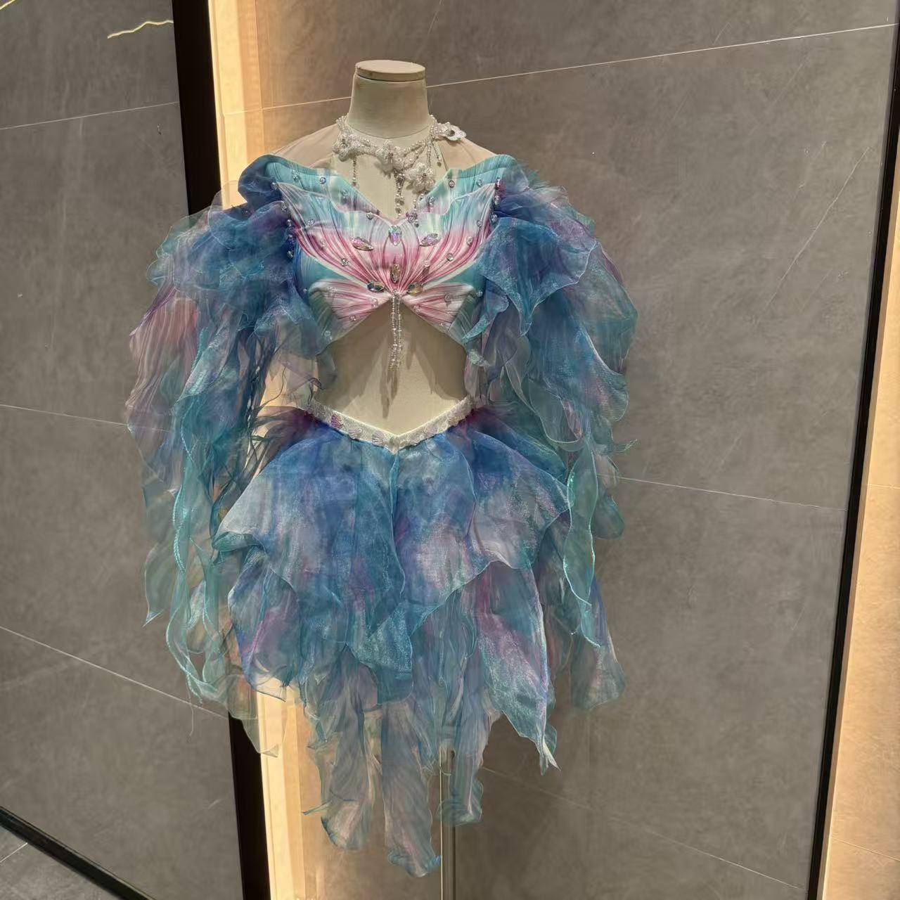 Mermaid Water Dance Skirt Prin - Aquarium & Marine Museum Universiti Malaysia Sabah Kota Kinabalu Sabah 评论和价格