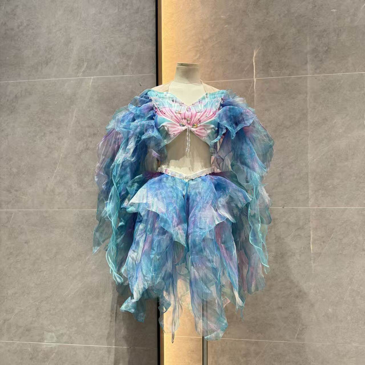 Mermaid Water Dance Skirt Prin - Aquarium & Marine Museum Universiti Malaysia Sabah Kota Kinabalu Sabah 评论和价格